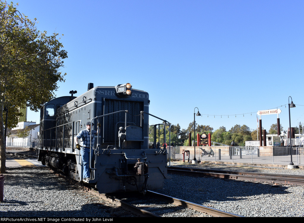 SSRR # 2030 makes its switching moves in Old Town SAC to be coupled to the coaches 